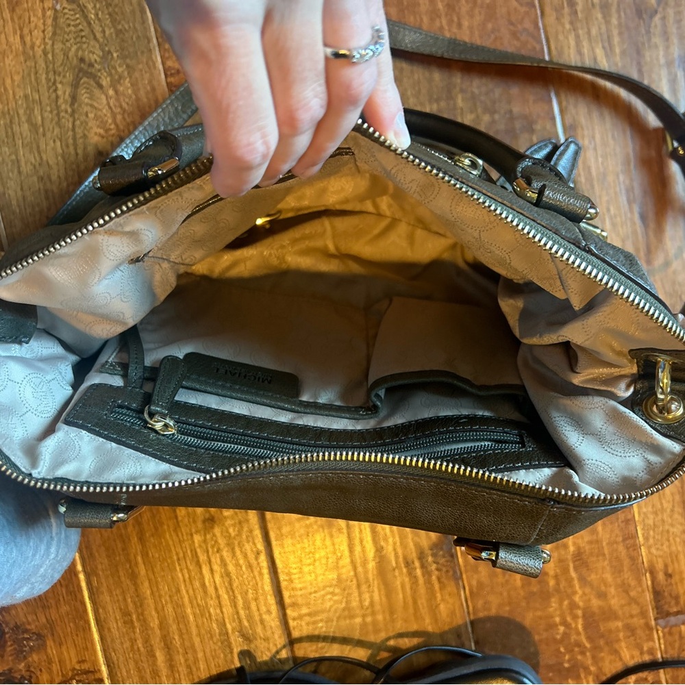 Michael Kors Olive Leather Shoulder Satchel with Gold Hardware - Picture 5 of 8